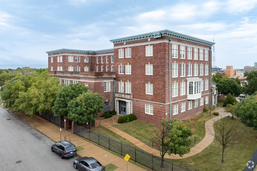 Primary Photo - Franklin School Apartments