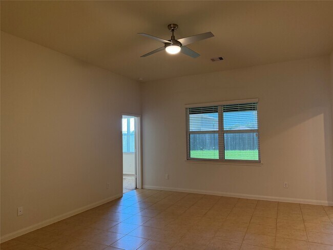 Building Photo - 21102 Echo Manor Dr