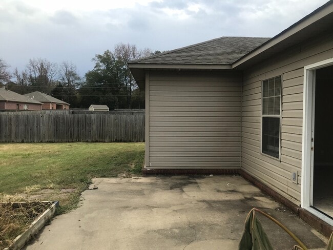 Building Photo - 16 Mustang Dr