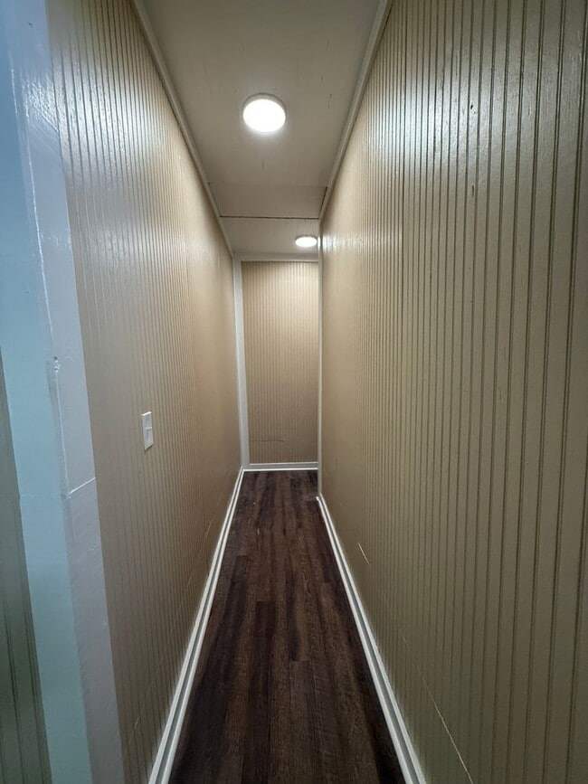 Building Photo - 2 Bed/1 Bath House