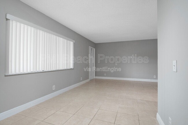 Building Photo - 516 Meadows Cir