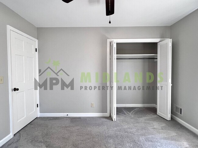 Building Photo - 300 Lydgate Dr