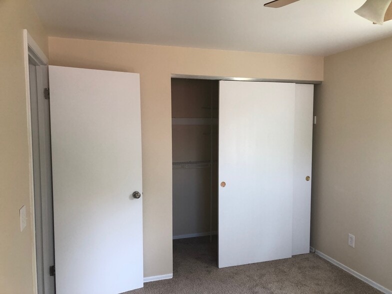 Master bdrm. looking at closet. - 2442 Westside Dr