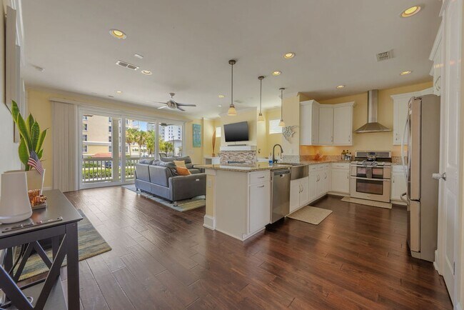 Building Photo - Fully Furnished Jax Beach Townhome