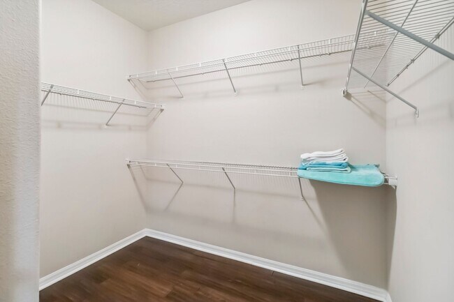 Building Photo - Beautiful 4/2.5 Townhome for Rent in Harmo...