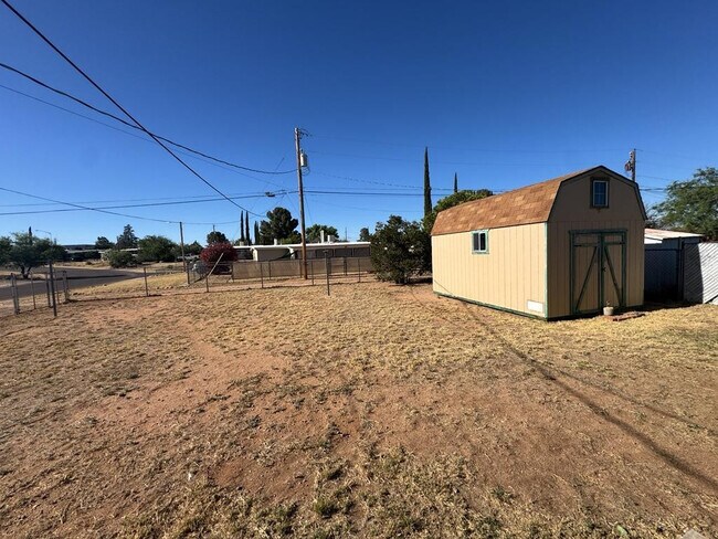 Building Photo - 4501 Pine Tree Dr