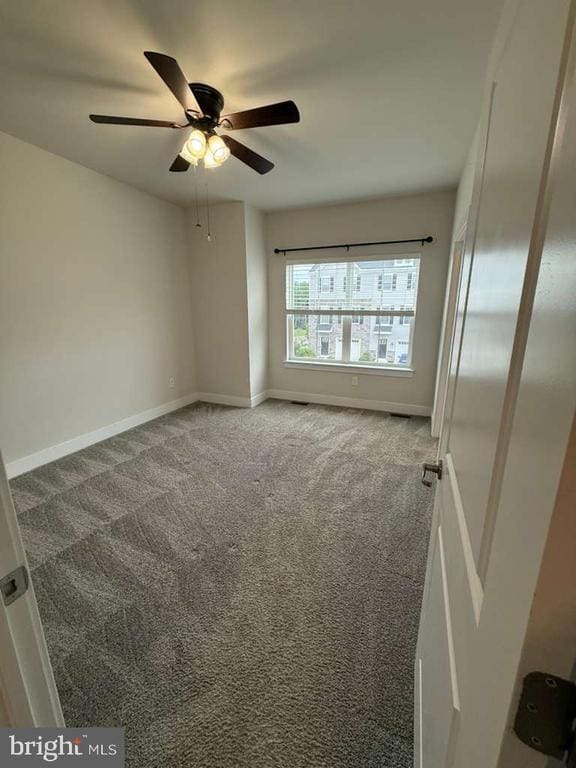 Building Photo - 704 Peony Ln