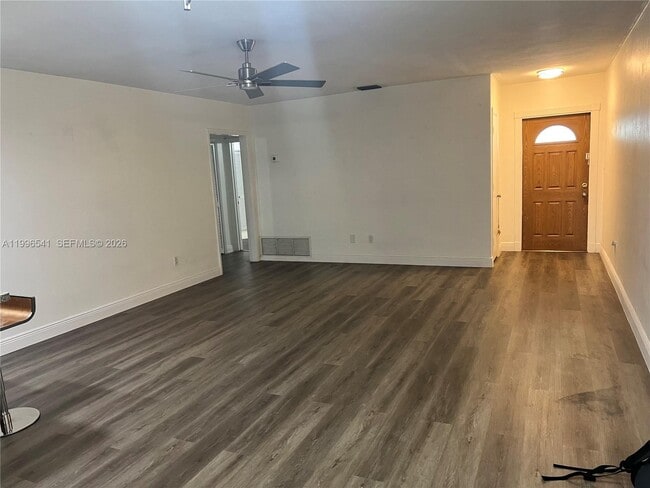 Building Photo - 7411 Twin Sabal Dr