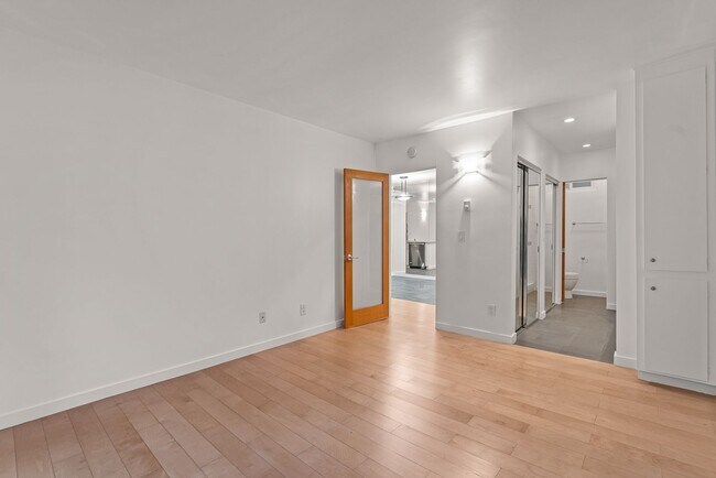 Building Photo - Fully remodeled 2BR/2BA Condo in prime West Hollywood!