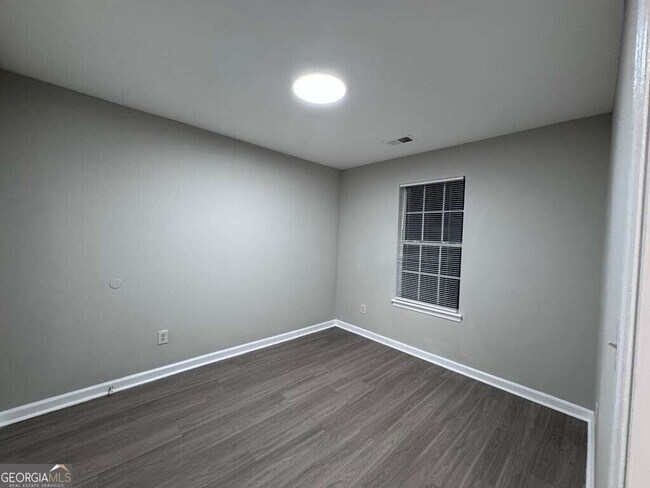 Building Photo - 400 Stonehaven Cir