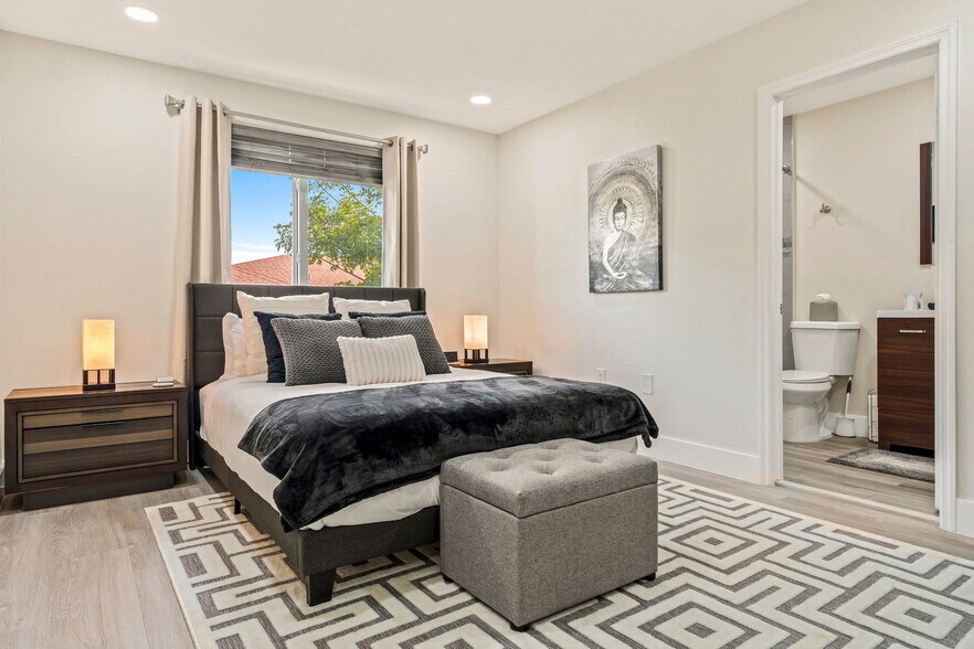 Building Photo - 18606 SW 100th Ave