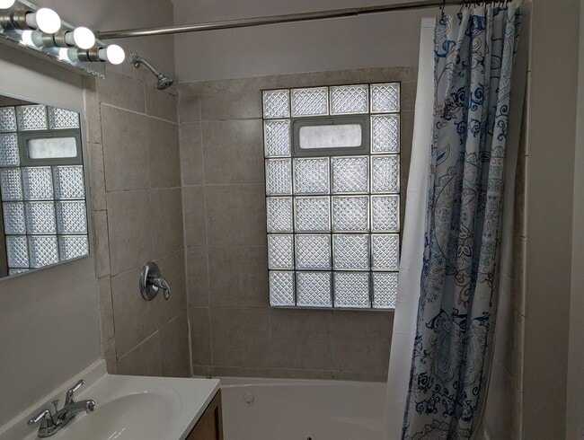 Building Photo - 3458 W 136th St