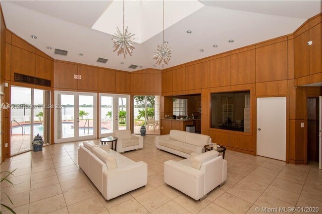 Building Photo - 2810 N Oakland Forest Dr