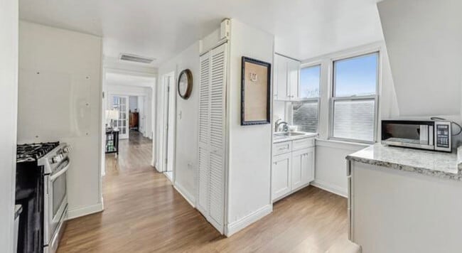 Building Photo - 1936 N St Louis Ave