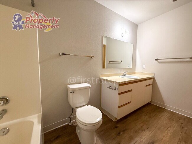 Building Photo - 4876 W Blodgett Ln