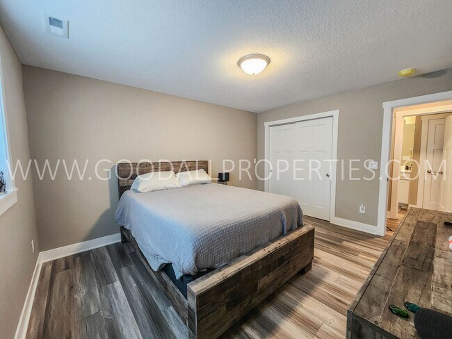 Building Photo - Price Reduced!!!! 4 bedroom 3 bathroom Ran...