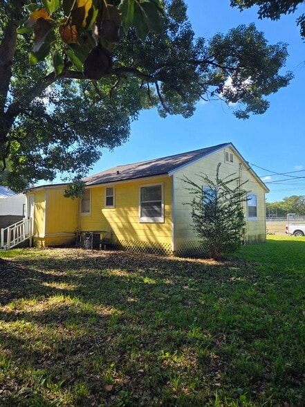 Building Photo - 1129 Melson Ave