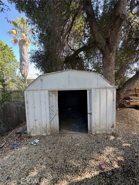 Building Photo - 122 E Brookdale Pl
