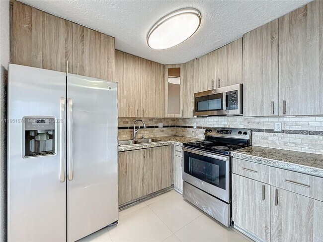 Building Photo - 1800 NW 24th Ave