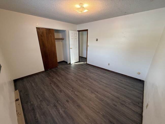 Building Photo - 422-428 8th Ave NE