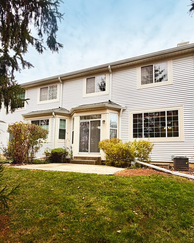 Building Photo - 504 Tamarack Dr