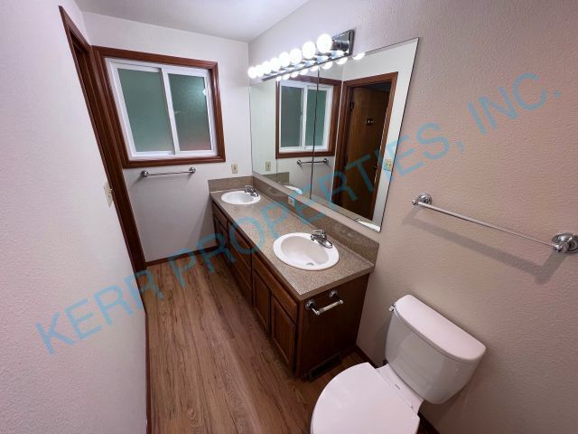 Building Photo - 2650 SW Meyers Dr