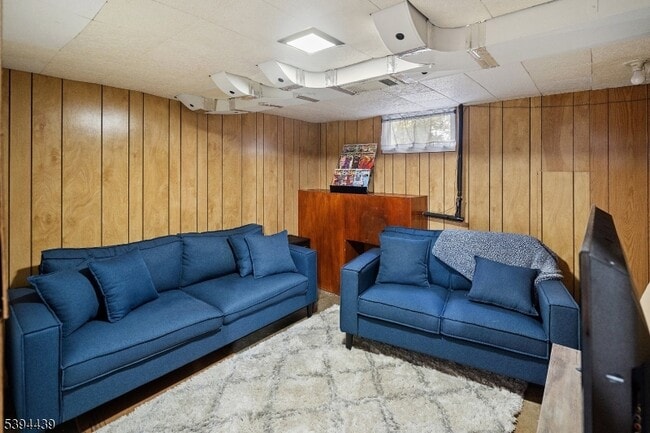 Building Photo - 90 Ford Rd