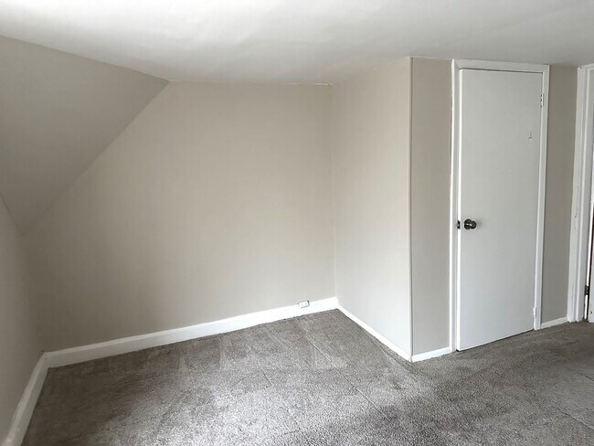 Building Photo - 425 Highland Ave