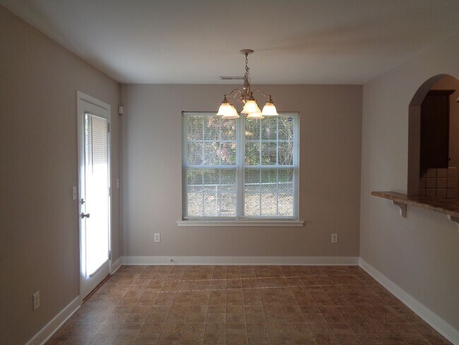 Building Photo - One Level House for Rent-Off Main St.-Minutes from Downtown