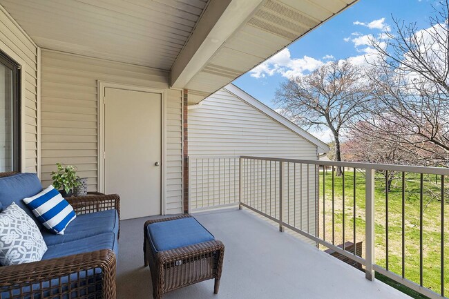 Building Photo - 350 S Wildwood Dr