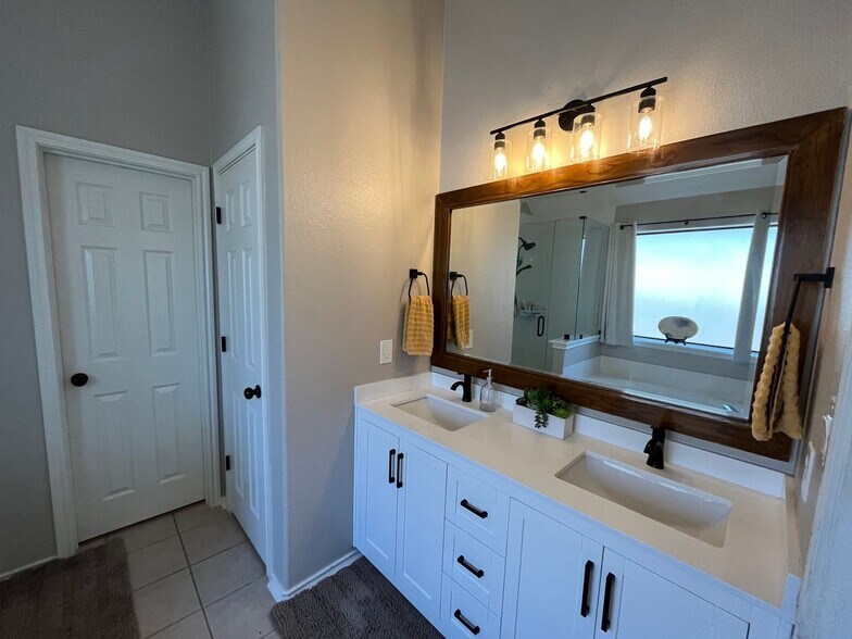 Building Photo - 4319 S Summercrest Loop
