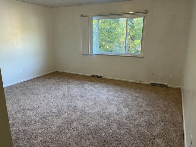 Building Photo - 1790 Cromwell Dr