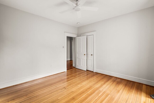 Building Photo - 4 Bed 3.5 bath - Kensington Victorian - Mo...
