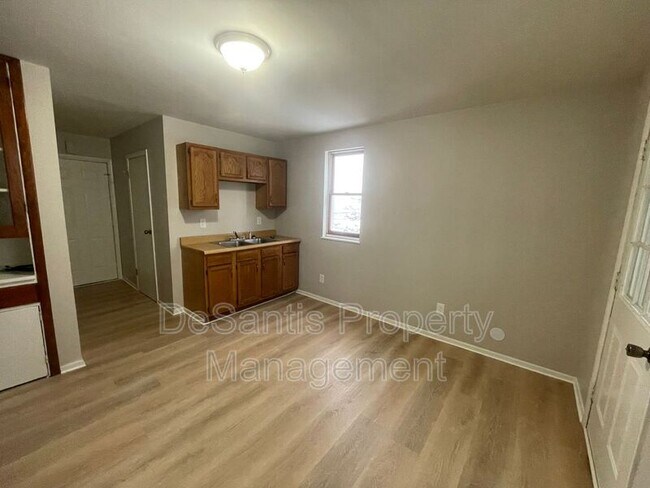 Building Photo - 1000 Duss Ave