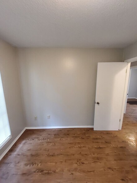 Building Photo - 591 Brockwood Ave