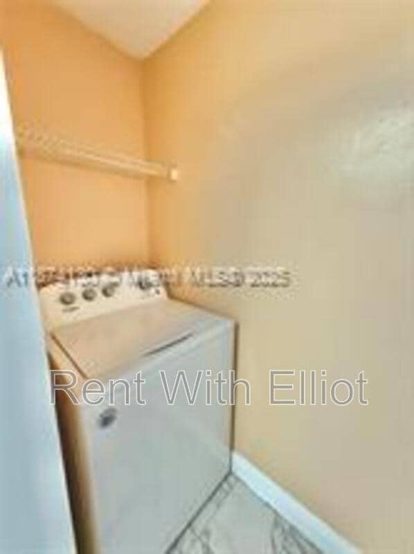 Building Photo - 2015 SE 10th Ave