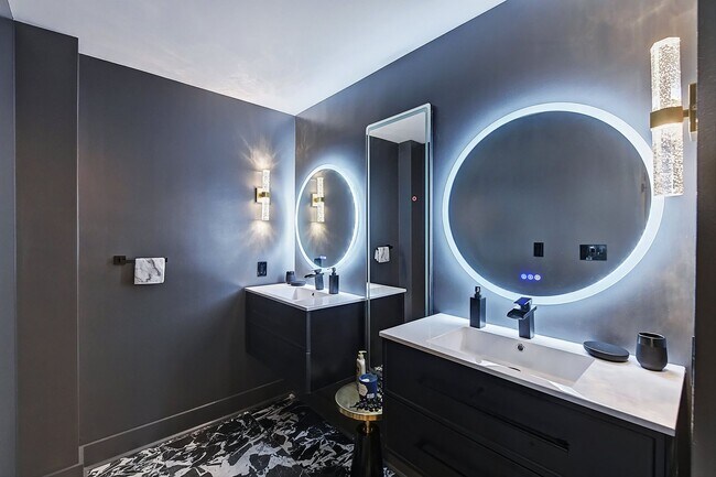 Building Photo - Modern High End Luxury Condo in Uptown Charlotte