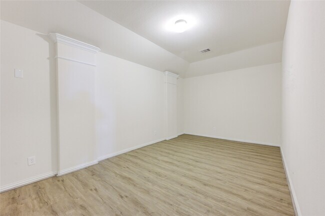 Building Photo - 16 Rose Desert Ct