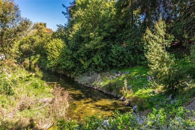 Building Photo - 119 Via Estrada