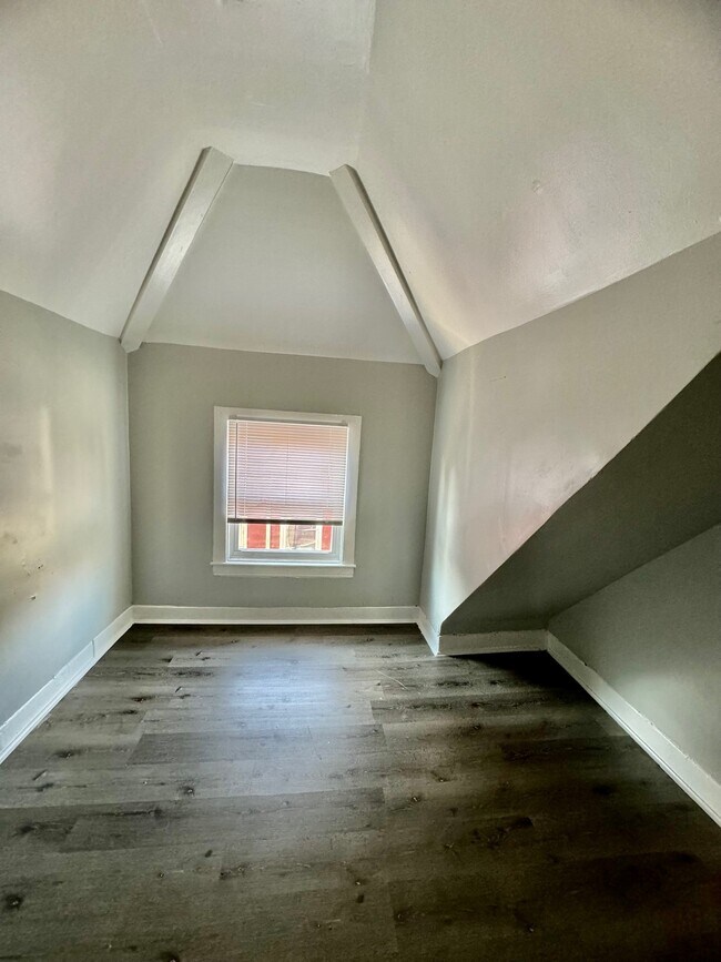 Building Photo - 839 Hutchins Ave