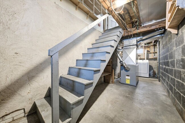 Building Photo - 77 Merrow St