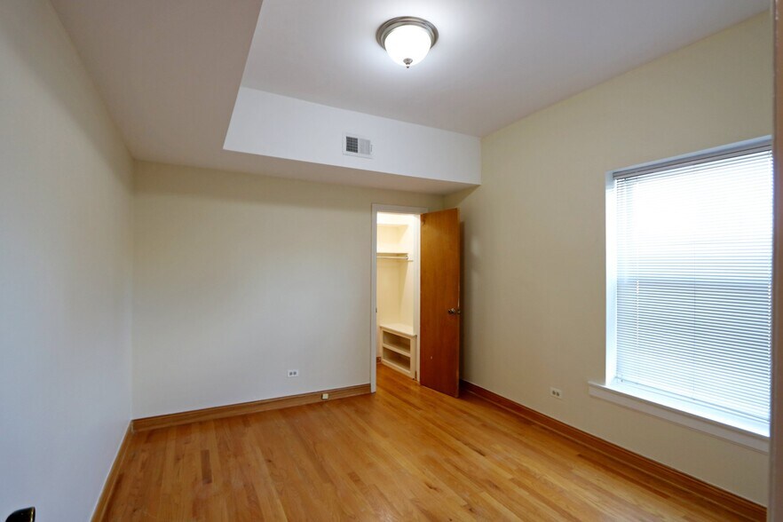 Building Photo - 918 W Buena Ave