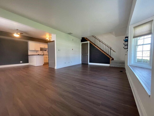 Building Photo - 211 E Oneida Ave