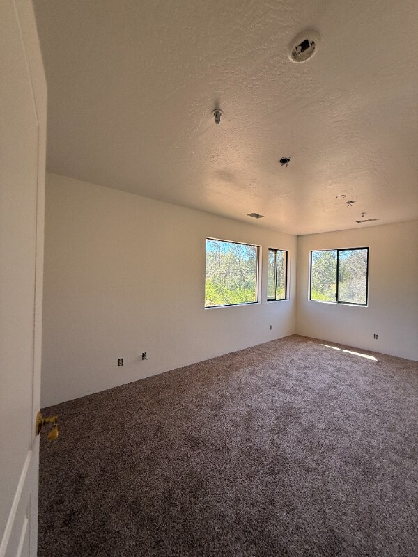 Building Photo - 55 Sunset Ln