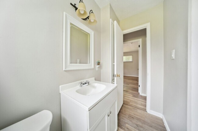 Building Photo - 9251 Newkirk Dr