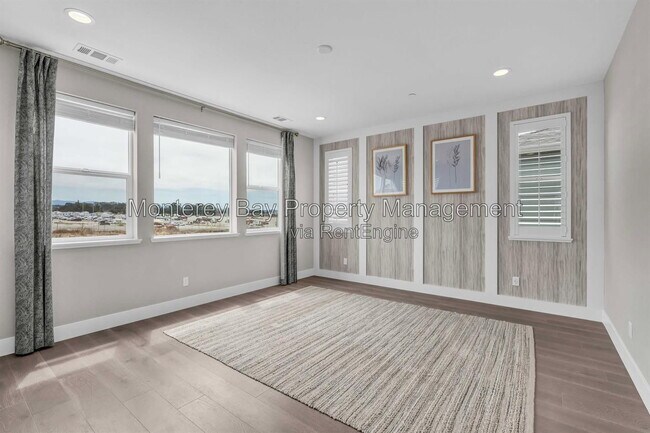 Building Photo - 240 Bungalow Dr