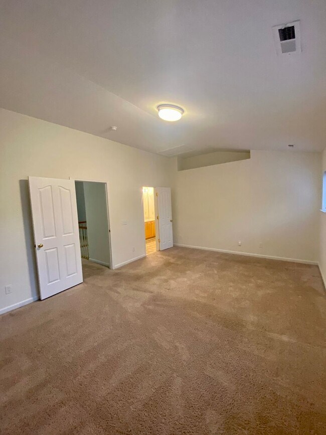 Building Photo - 3BR/2.5BA Townhouse in Ballantyne