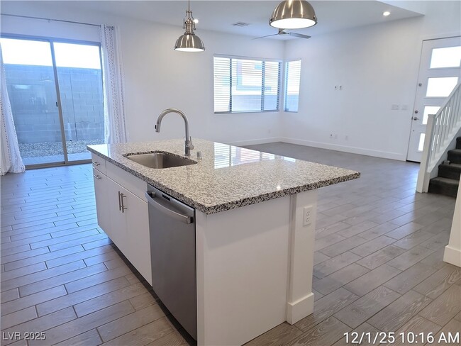 Building Photo - 3210 Centano Ave