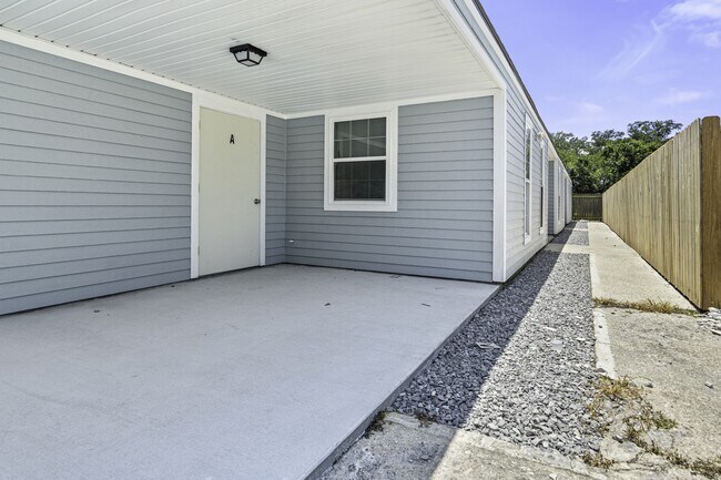 Building Photo - 8006 Trapier Ave