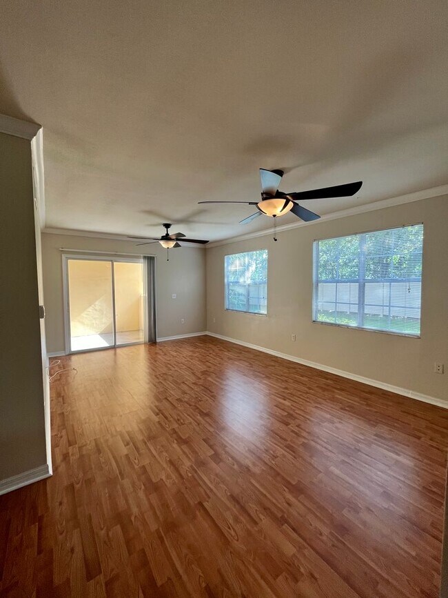 Building Photo - 1155 Villagio Cir